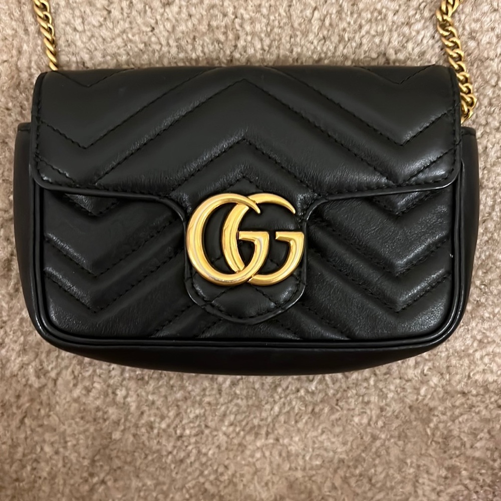 Gucci Marmont Matelasse leather super mini bag in black chevron leather